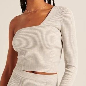 Abercrombie & Fitch One Shoulder Sleeve Knit Top in size L